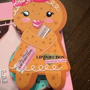 Too faced 2022 bake shoppe bundle makeup Christmas holiday